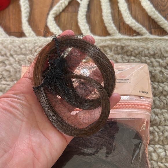 NWT Insert Name Here Brit Ponytail Extension 26” Chocolate brown - Picture 6 of 8